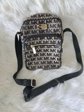 Michael Kors Bedford Signature Flight Bag /Jet Set Travel Jacquard Crossbody